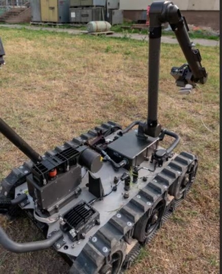 विस्फोटक आयुध निपटान ईओडी रोबोट सेना में मोबाइल बॉडी और नियंत्रण प्रणाली शामिल है